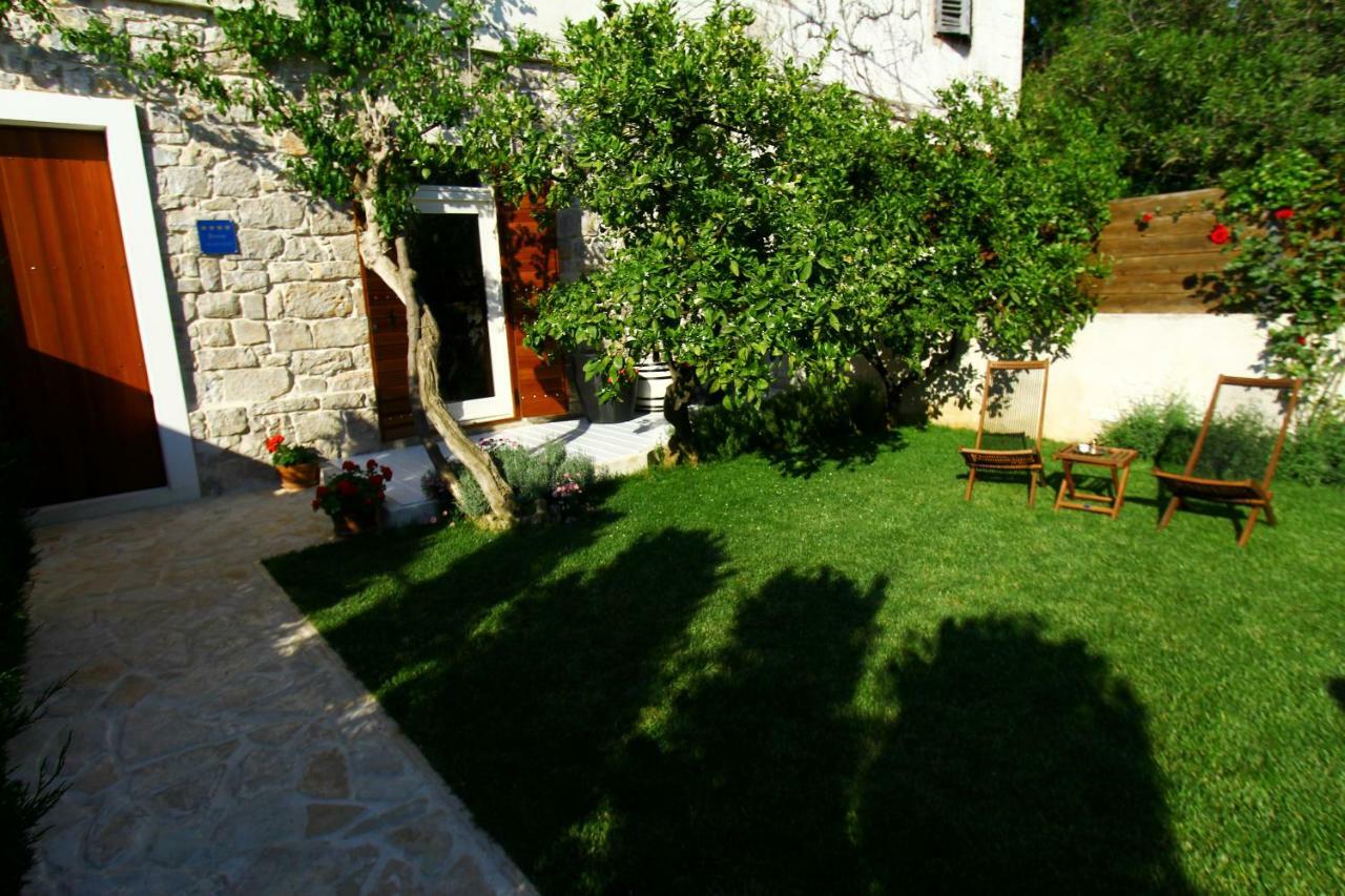 Old House Apartment Sveti Filip i Jakov Exterior photo